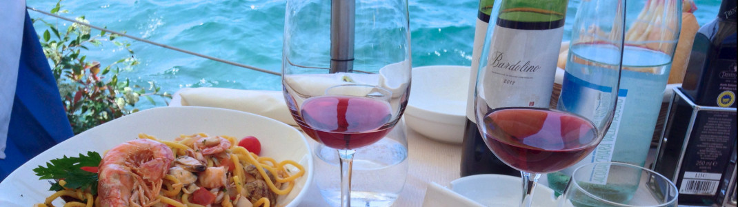 Pasta Frutti di Mare und ein Glas Bardolino - So lässt es sich leben am Gardasee.