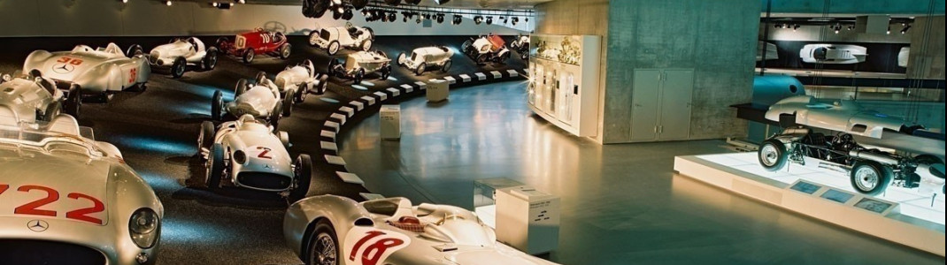 Die "Silberpfeilkurve" ist eine der Hauptattraktionen des Mercedes Benz Museums.