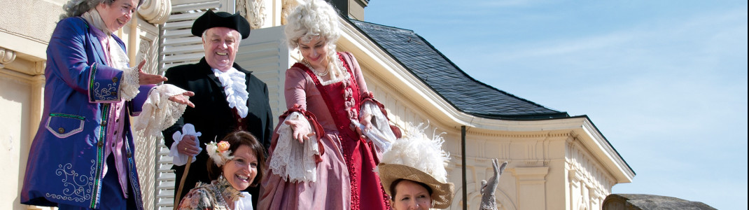 Historische Charaktere erwecken bei einer Erlebnisführung durch Schloss Solitude die Geschichte wieder zum Leben.