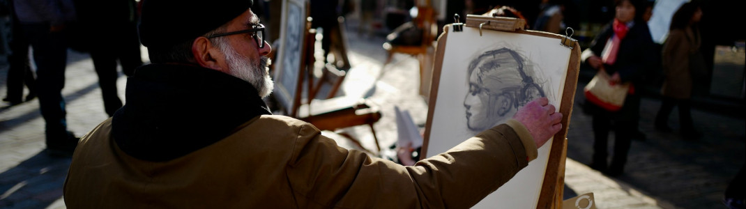 In Montmartre solltest du dich nur von zugelassenen Künstlern porträtieren lassen.