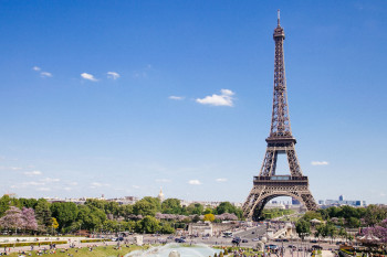 Der Eiffelturm ist eine der bekanntesten Sehenswürdigkeiten in Paris. Doch die Stadt hat noch mehr zu bieten.