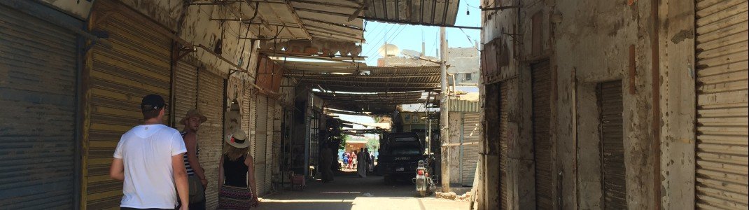 Die Straßen zu den Tempelanlagen sind häufig von Basaren gesäumt