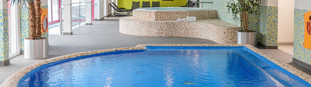 Nach einem aktiven Tag in der Natur wartet im Wellnessbereich ein Whirlpool und ein Saunabereich auf dich.