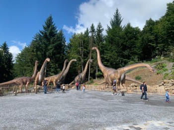 Lebensgroße Dinosaurier erwarten dich im Edelwies Erlebnispark.