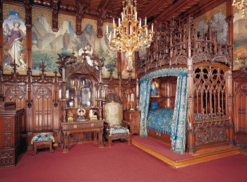 Das Schlafzimmer des Königs im Schloss Neuschwanstein.