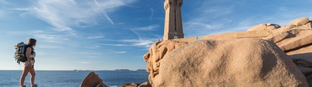 Auch entlang der Côte de Granite Rose verläuft der Zöllnerpfad.