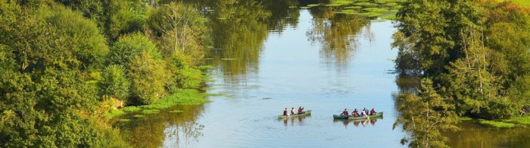 Die herrliche Natur kannst du zu Fuß, mit dem Rad, aber auch auf dem Wasser erkunden.