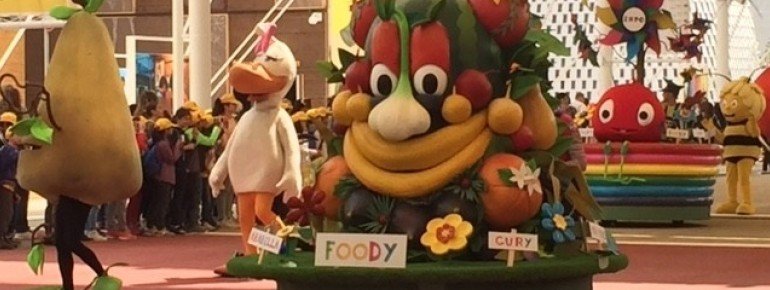 Die Maskottchenparade ist das tägliche Highlight für Kinder