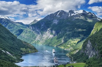 Bei einer Kreuzfahrt lassen sich die Fjorde auf stressfreie Weise erkunden.