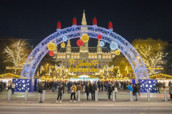 In der Weihnachtszeit wird der Rathausplatz zum Wiener Weihnachtstraum.