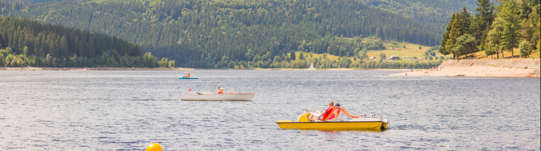 Beliebter Familienausflug: das Tretbootfahren auf dem Schluchsee