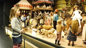 Im Museum sorgt eine originalgetreu aufgebaute Thüringer Kirmes für nostalgisches Kirmesflair und große Augen bei kleinen Besuchern.