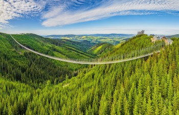 Die längste Hängebrücke der Welt liegt in Tschechien.