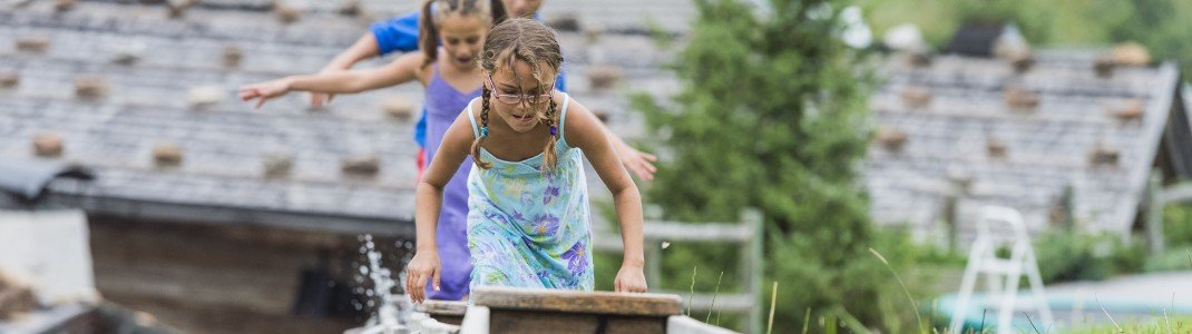 Zahlreiche Abenteuer gibt es im Hexenwasser Hochsöll zu erleben.