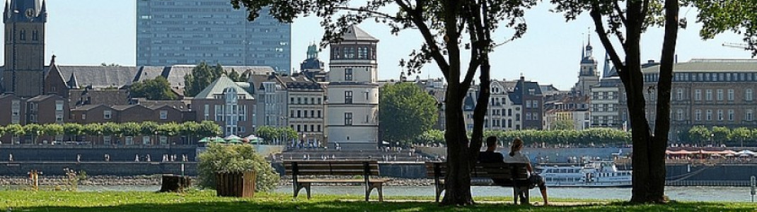 Die Rheinuferpromenade lädt zum Enstpannen, Spazieren oder Radfahren ein.