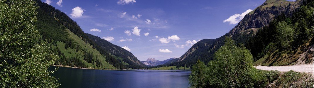 Der Vilsalpsee mit dem Aggenstein im Hintergrund