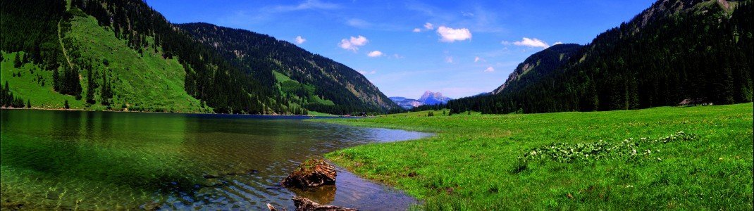 Der Vilsalpsee mit dem Aggenstein im Hintergrund.