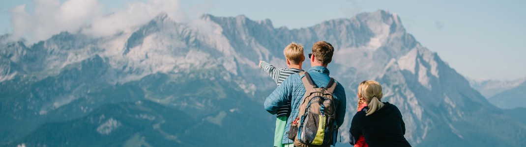 Garmisch-Partenkirchen liegt direkt am Fuß der Zugspitze.