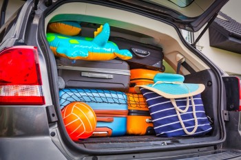 Mit gut strukturierten Packlisten entsteht kein Chaos im Kofferraum.