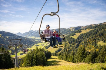 Mit der 2er-Sesselbahn kommen Besucher hinauf zur Erlebniswelt.
