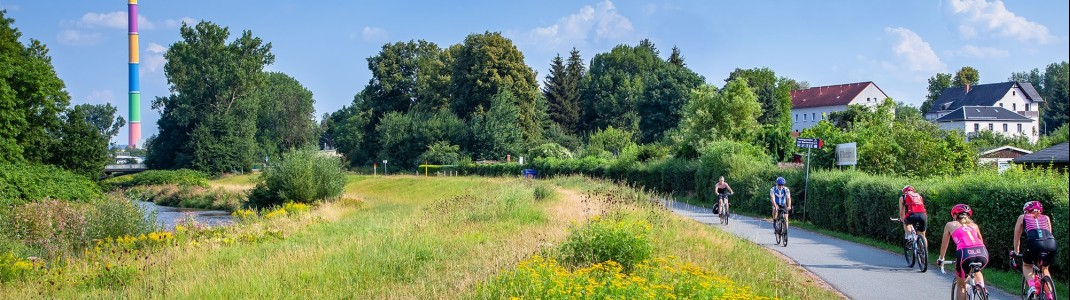 Chemnitz ist auch für das vielfältige Sportangebot mit vielen Rad- und Wanderwegen, wie hier am Schornstein Heizkraftwerk, bekannt.