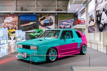 Die Marken Opel und VW stehen im Mittelpunkt der Ausstellung.