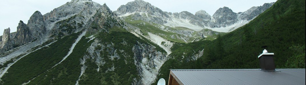 Umgeben von einem tollen Panorama lädt die Unterlochalm zu einer Stärkung ein