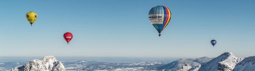 Die Ballonfahrten über die Winterlandschaft bieten einen ganz besonderen Ausblick.