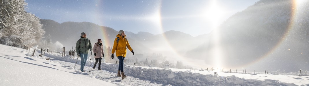 Ob zu zweit oder allein, ob mit, oder ohne Schnee: Die Wanderwege des Naturparks sind immer ein Genuss.
