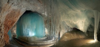 Das Eis der Eisriesenwelt in Werfen ist bis zu 1000 Jahre alt.