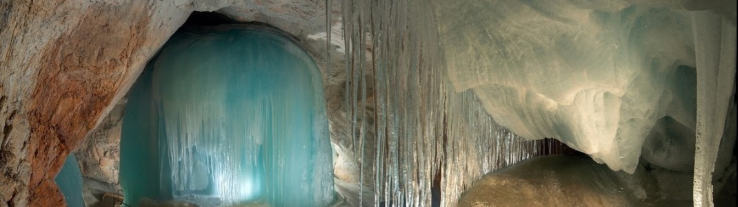 Das Eis der Eisriesenwelt in Werfen ist bis zu 1000 Jahre alt.