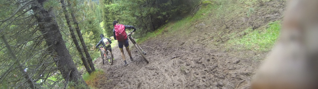Nach dem Sommergewitter hilft nur noch schieben in extrem steilem und tiefem Geläuf!