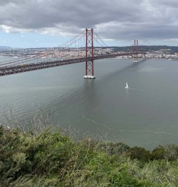 With its four imposing pillars, the suspension bridge spans the Tagus, linking two districts in an impressive feat of engineering.