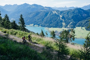 Die Bike-Strecken in der World of Mountains & Lakes sind vielseitig und malerisch.
