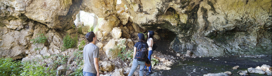Der Eingang zur Bocksteinhöhle bei Rammingen.