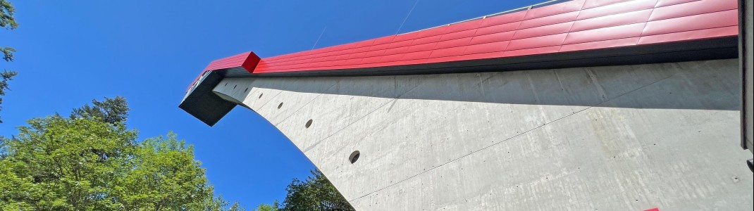 Beeindruckend ist die Architektur der Heini-Klopfer-Skiflugschanze.