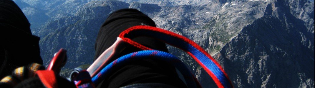 Für Touren im hochalpinen Gelände benötigt man zusätzliche Ausrüstung