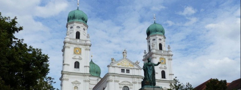 Der imposante Stephansdom befindet sich am höchsten Punkt der Altstadt