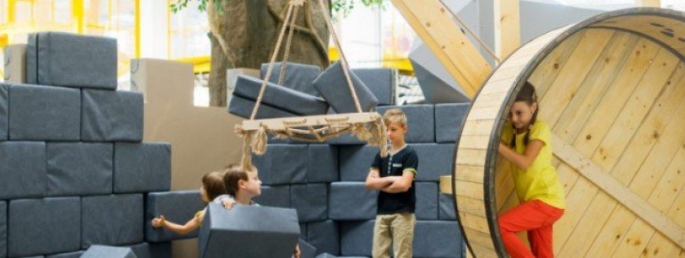 Große und kleine Besucher können im Techmania Science Center in die Welt der Naturwissenschaften eintauchen