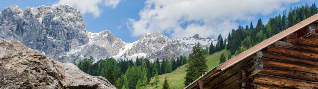 Im Salzburger Land finden sich sanfte Almen und hohe Dreitausender