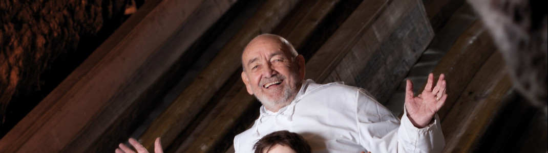 Auf der Bergmannsrutsche geht es ins Innere der Salzwelten