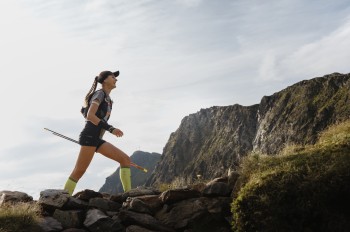 Das Streckennetz für Trailrunner umfasst über 1.000 Kilometer markierte Pfade – von sanften Talpfaden bis zu alpinen Graten.