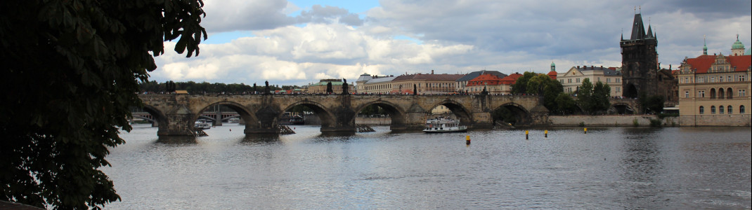 Blick von der Kampa auf die Karlsbrücke.