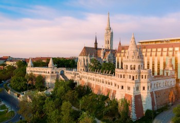 Die Fischerbastei thront über Buda und bietet einen der schönsten Ausblicke über Budapest.