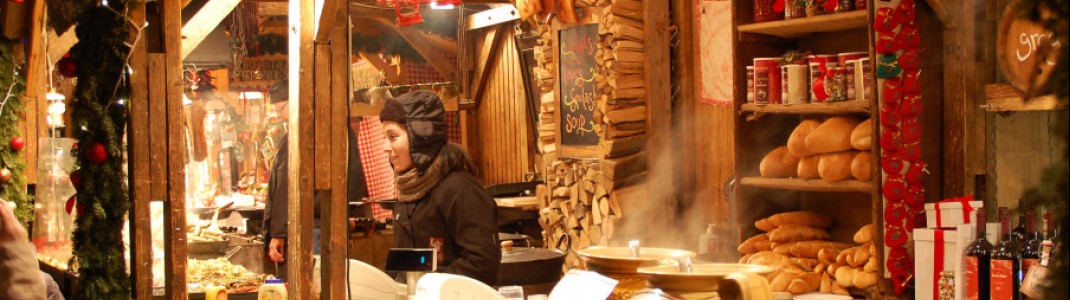 Weihnachtsmarkt in Budapest: Probiere dich durch zahlreiche ungarische Köstlichkeiten.