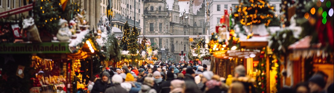 Der Markt erstreckt sich über den Altmarkt in der Innenstadt von Dresden.