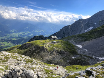 Top-Wanderhotels und Hütten entlang der Route sorgen für die passende Unterbringung und Verpflegung.