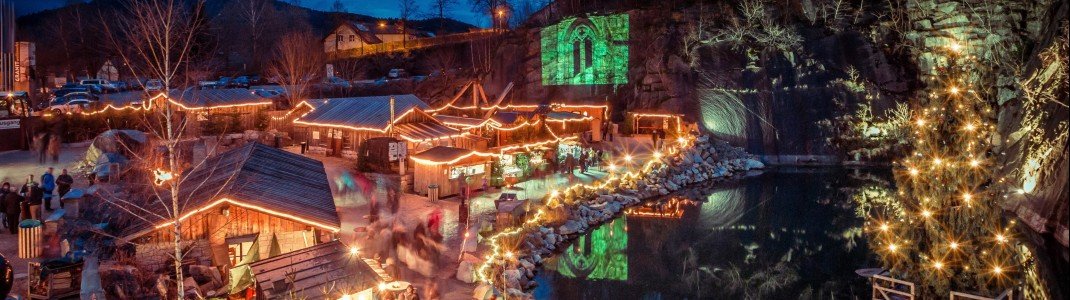 Der illuminierte Steinbruch ist das Markenzeichen der Granitweihnacht in Hauzenberg.