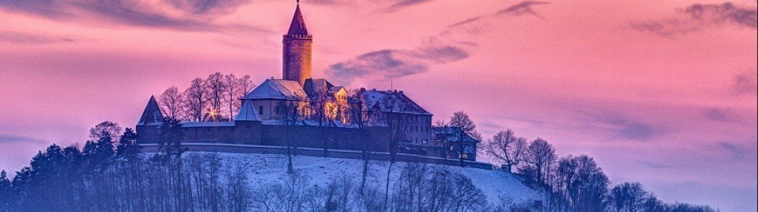 Am Weihnachtsmarkt der Wünsche auf der Leuchtenburg dreht sich alles rund um das Thema Porzellan