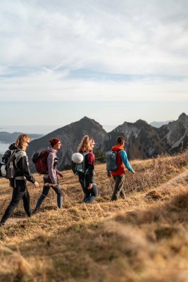 Auf drei Höhenlagen unterwegs – das Tannheimer Tal begeistert mit Panoramawegen, Almhütten und alpinen Routen.